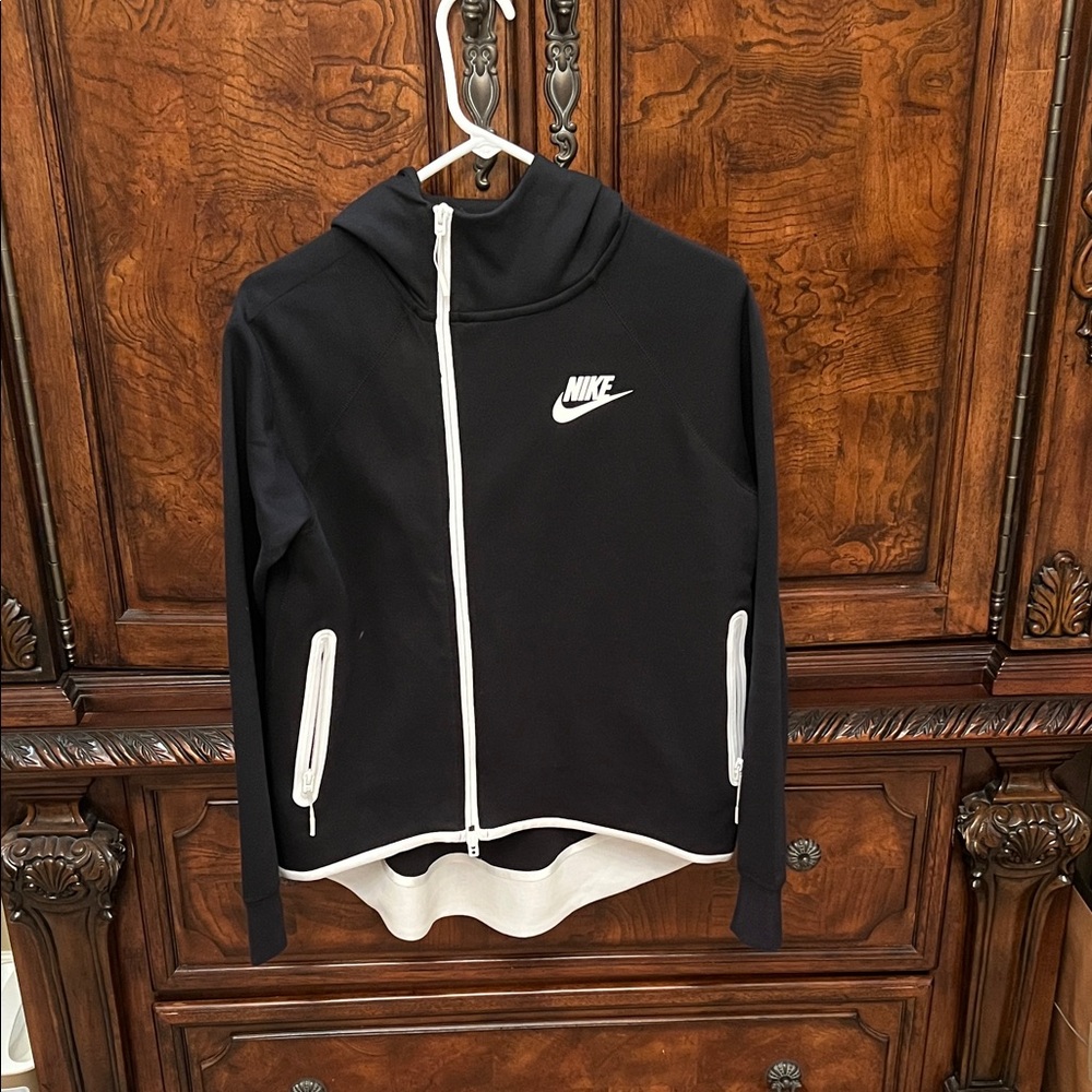 Nike Black and White Hoodie with Zipper
